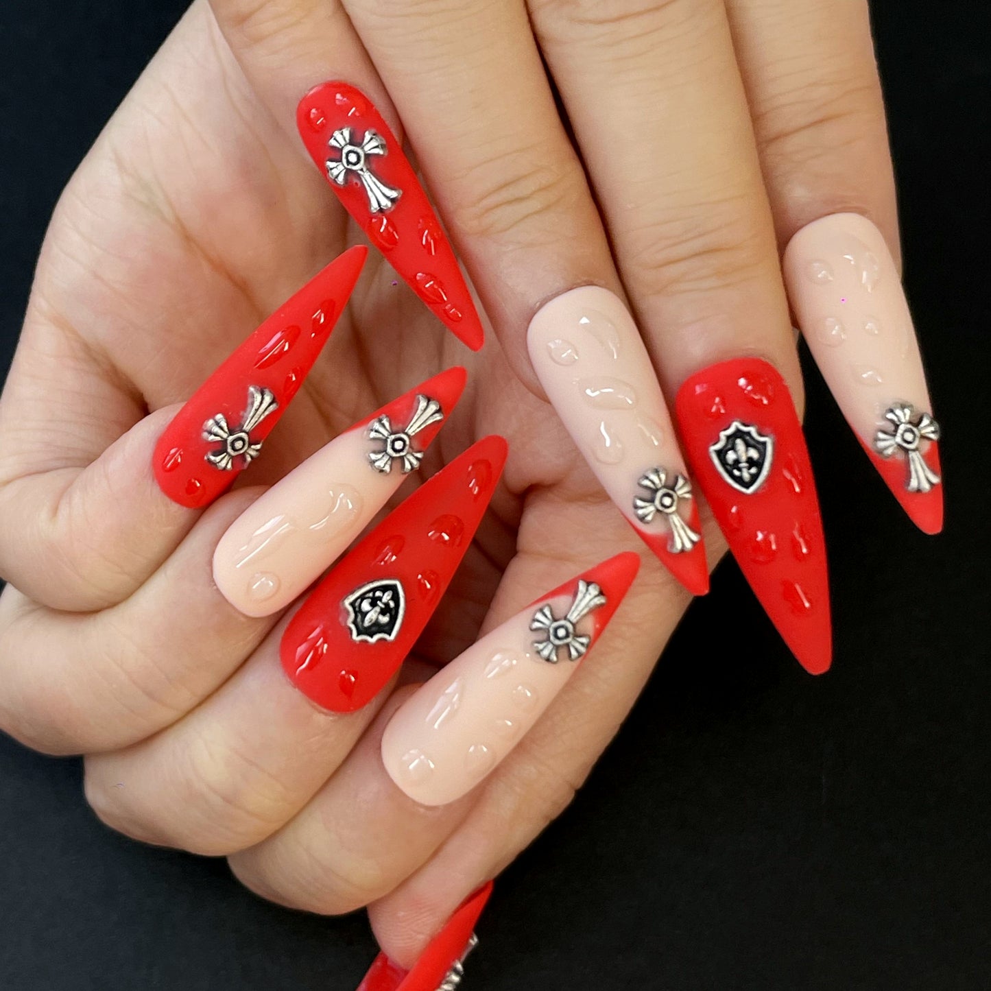 Gothic Stiletto Press-On Nails – Red & Beige with Drip Texture, 3D Droplets, Silver Cross & Shield Charms for a Dark, Edgy Look(K27)