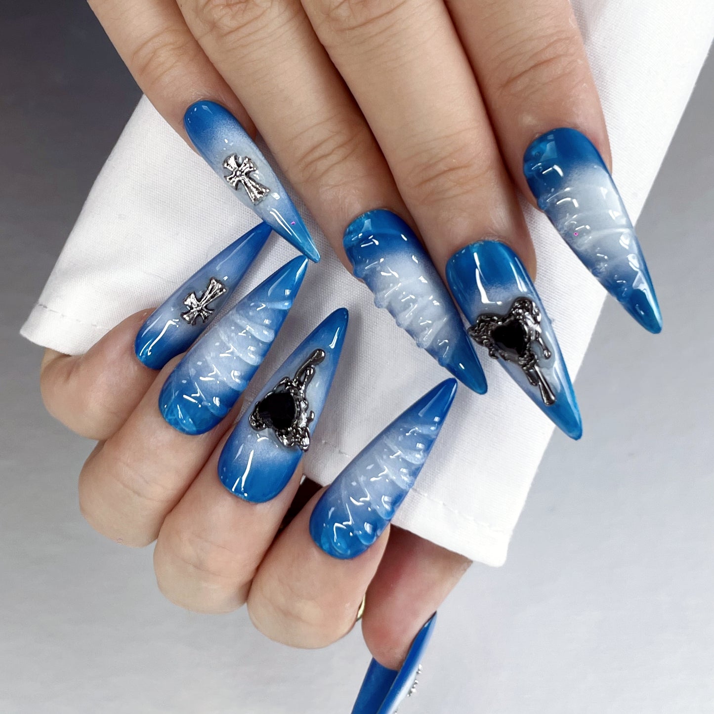 Mystic Cat-Eye Nails | Blue-White Gradient with Gothic Charms(K36)