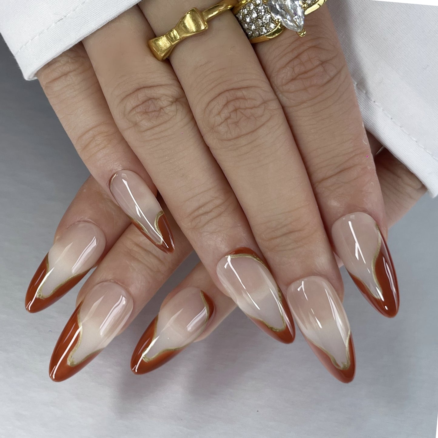 Chic Minimalist Press-On Nails – Nude + Brown with Golden Accents(K47)