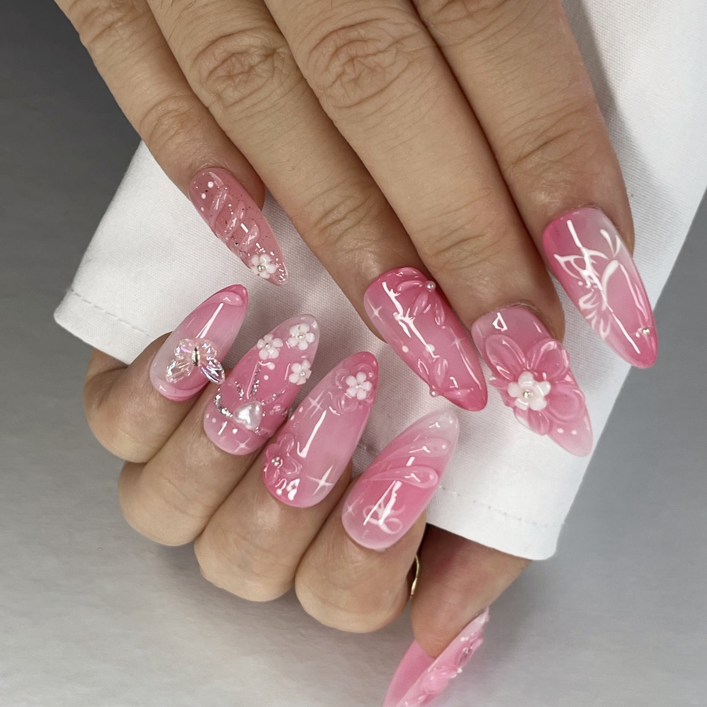 Sweet & Lovely: Pink Press-On Nails with Delicate Details(K57)