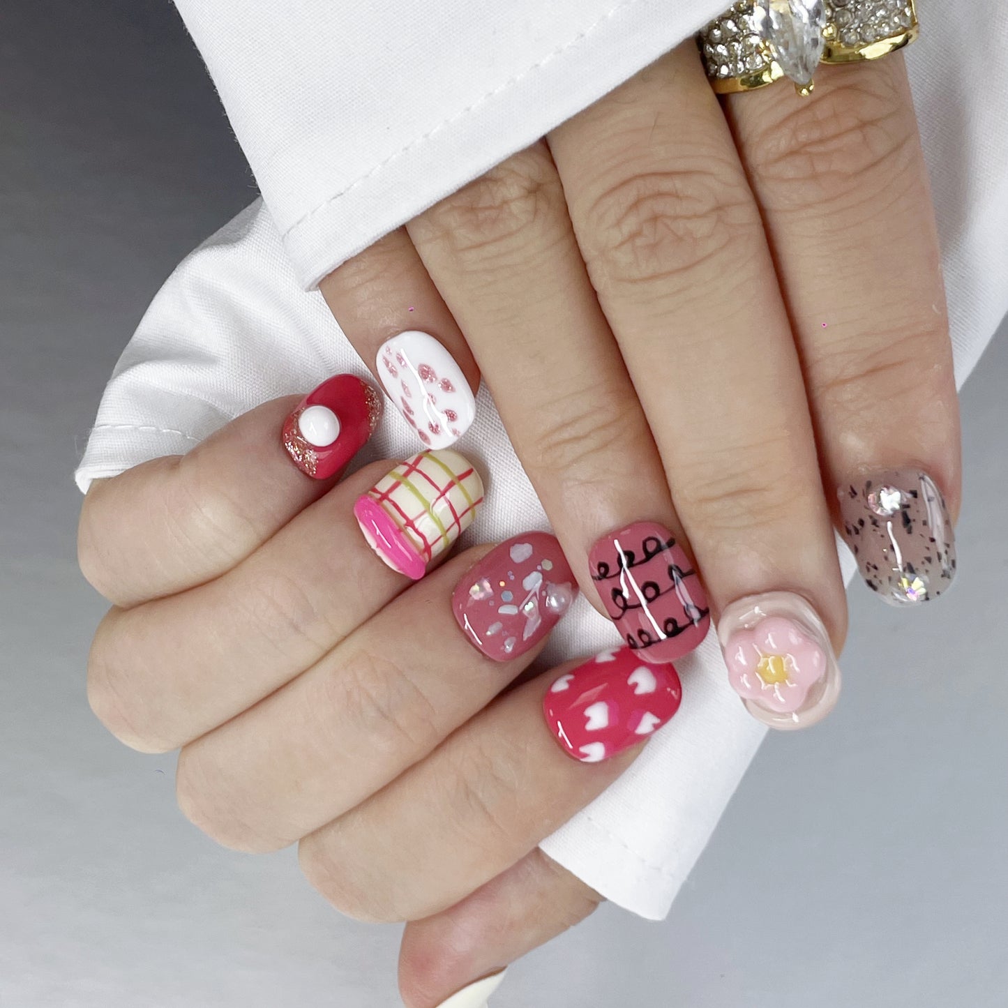 Sweet Pink Press-On Nails with Flowers, Pearls & Love Details(K62)