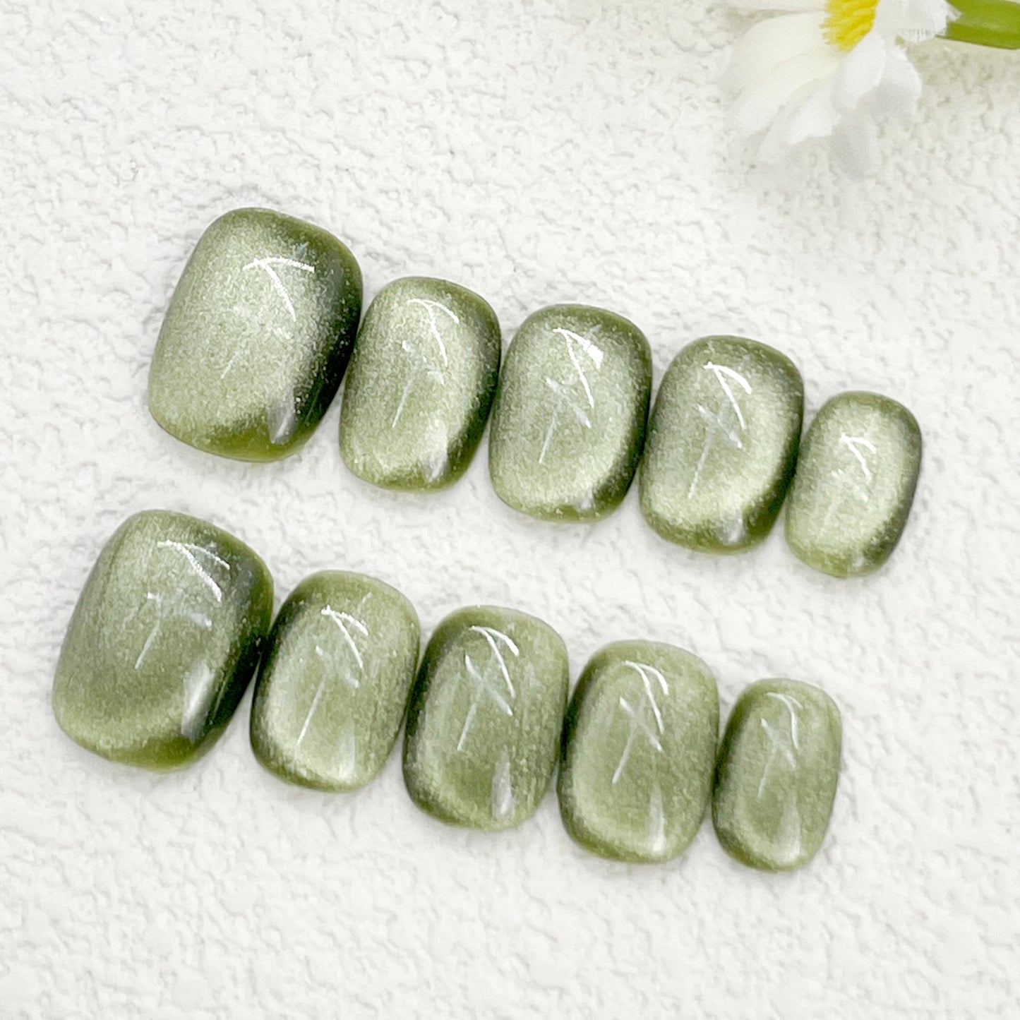 Short Press-On Nails – Glossy Green Grape Cat Eye Korean Style, Simple & Brightening Handmade Set(190)