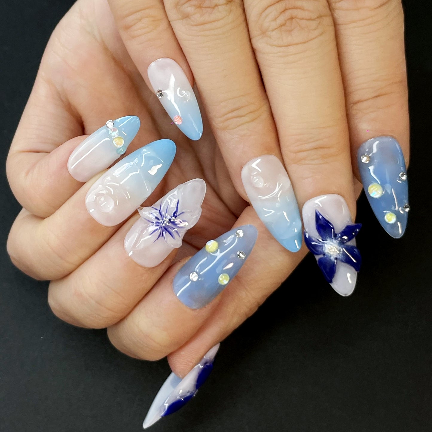 Blue & White Press-On Nails – 3D Floral Accents, Rhinestones & Colorful Dots, Elegant Summer-Inspired Design in Soft and Deep Blue Tones（K21）