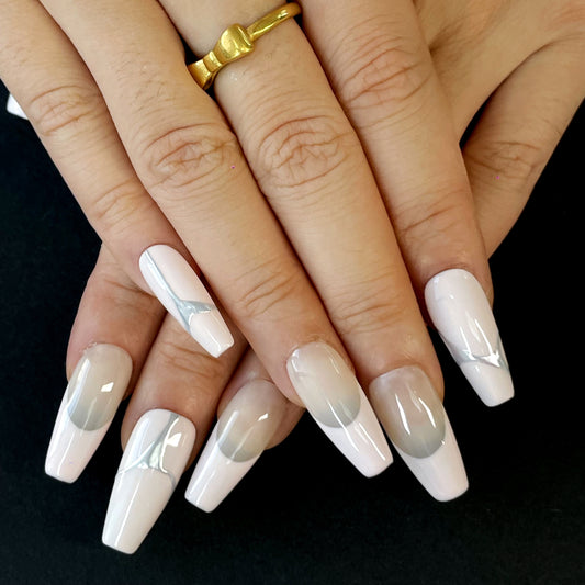 Minimalist Press-On Nails – Ivory & Light Gray with Silver Line Accents, Elegant and Fashionable Design for Everyday Chic Looks（K25）