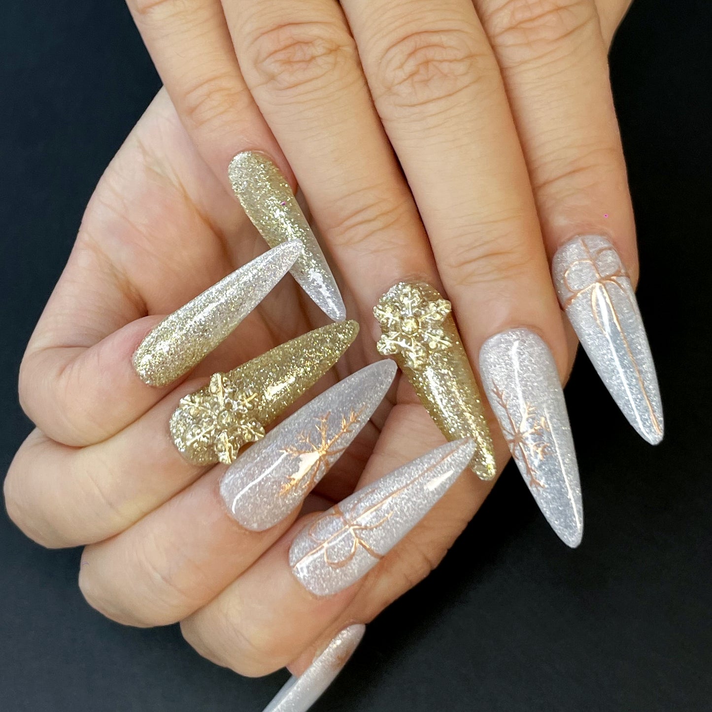 Stiletto Press-On Nails – Silver & Gold with Glitter, Snowflakes & Bows, 3D Holiday Design for Glamorous Winter Parties & Festive Looks(K30)