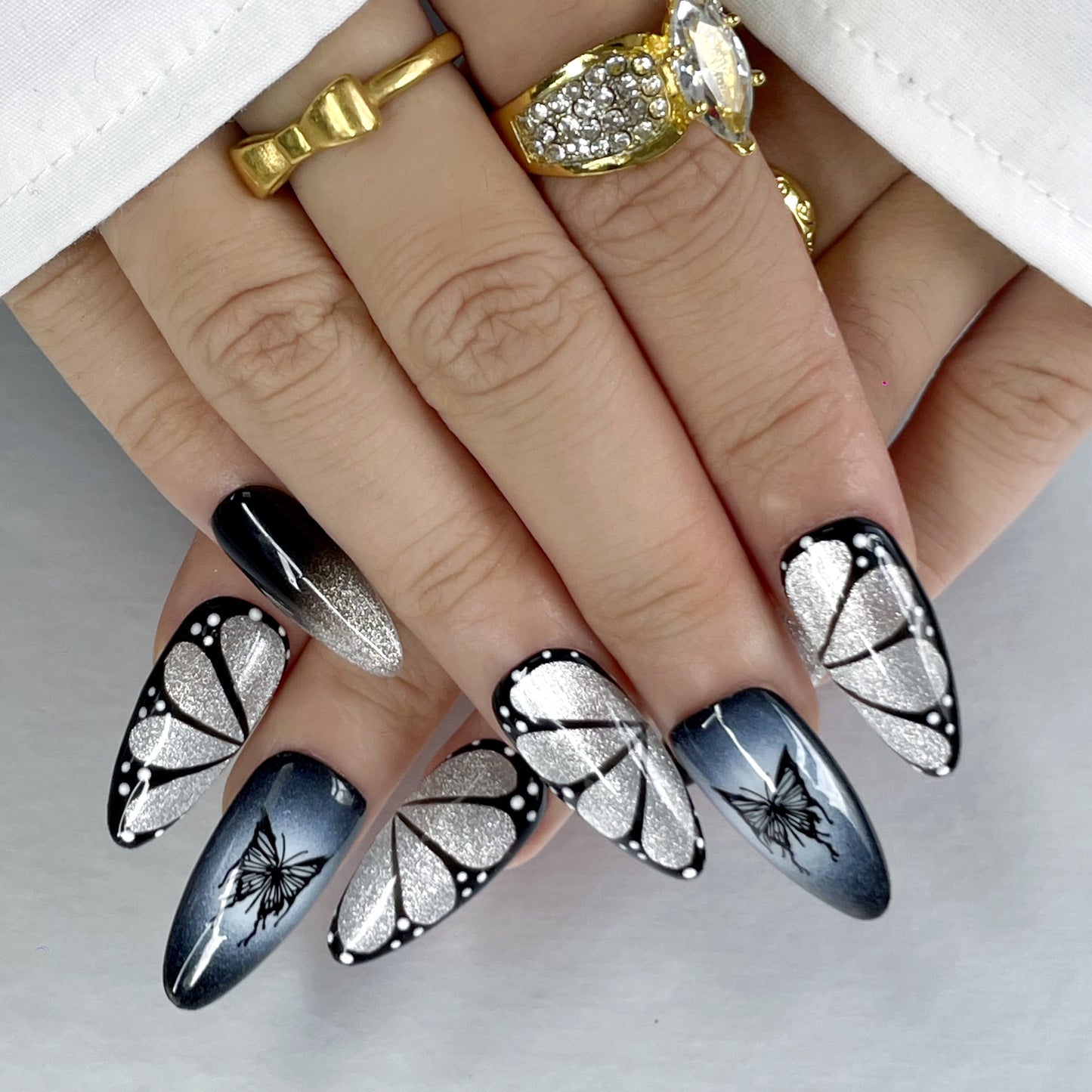 Edgy Long Nails – Dark Glam with Glitter & Butterfly Accents（K63）